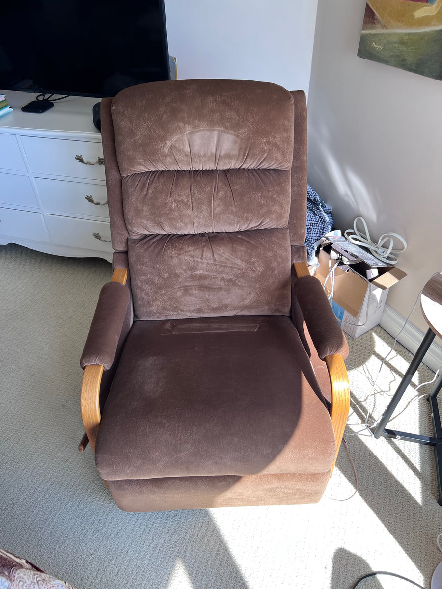 Vintage lazy boy rocker online recliner with wooden arms