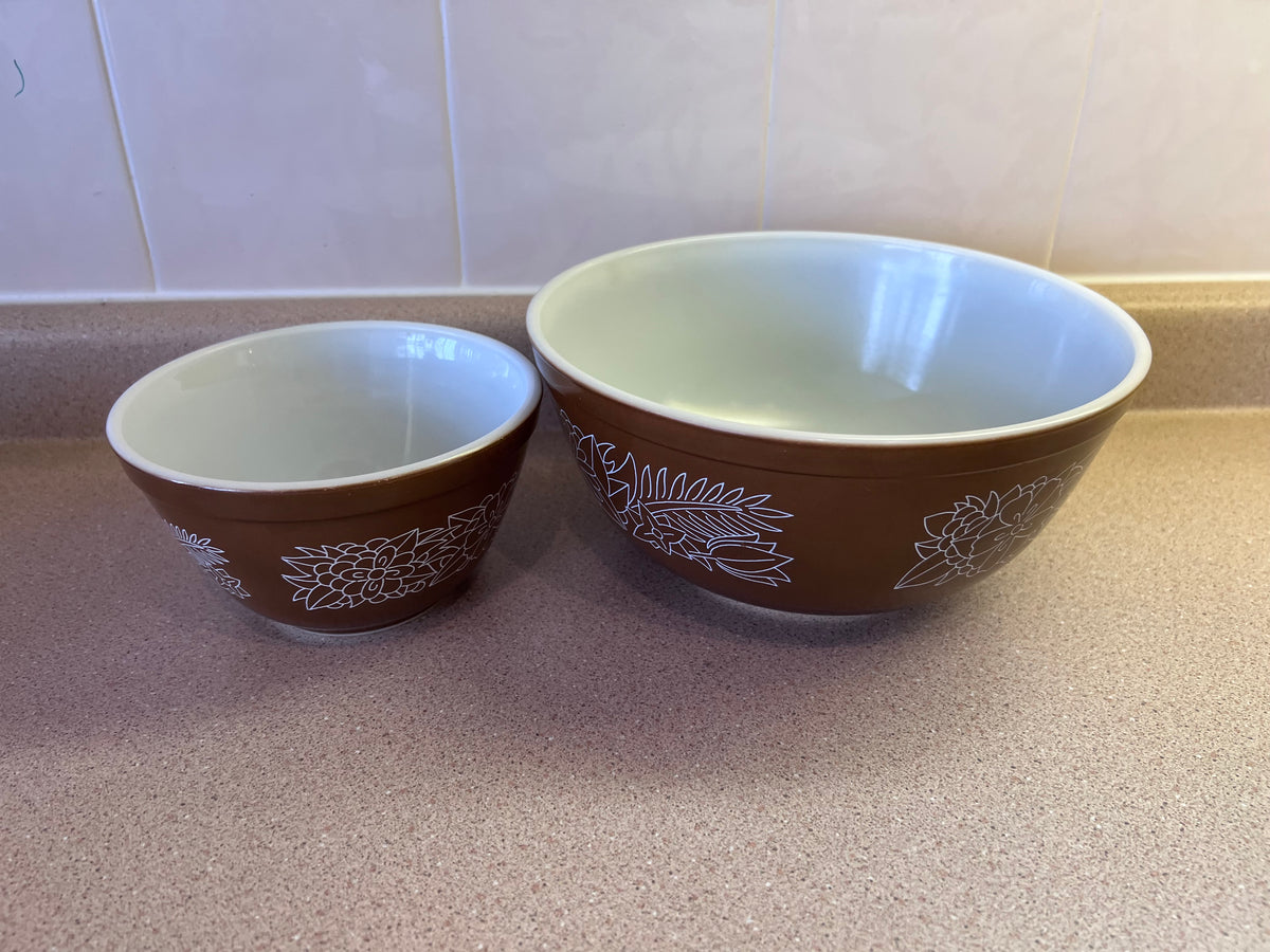 2 Vintage Pyrex Mixing Bowls – Sell My Stuff Canada - Canada's