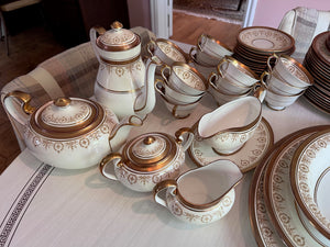 Aynsley 'Gold Dowery 7892' Fine China, Large Dinnerware Set, Service for 10 minimum (view description for quantities)