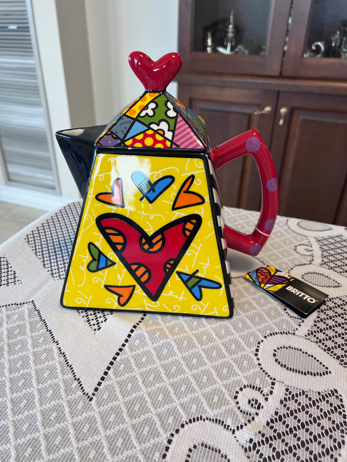 ROMERO BRITTO CERAMIC "2 HEARTS" TEAPOT 339045