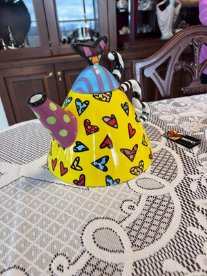 ROMERO BRITTO CERAMIC "TRIANGULAR YELLOW WITH HEARTS" TEAPOT 339041