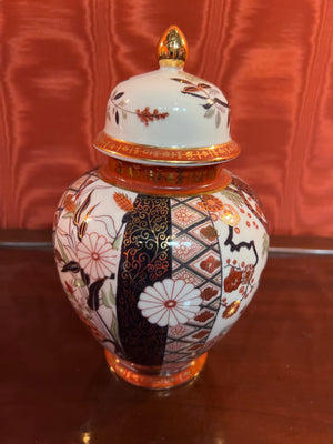 Saji Fine China Japan Lidded Urn