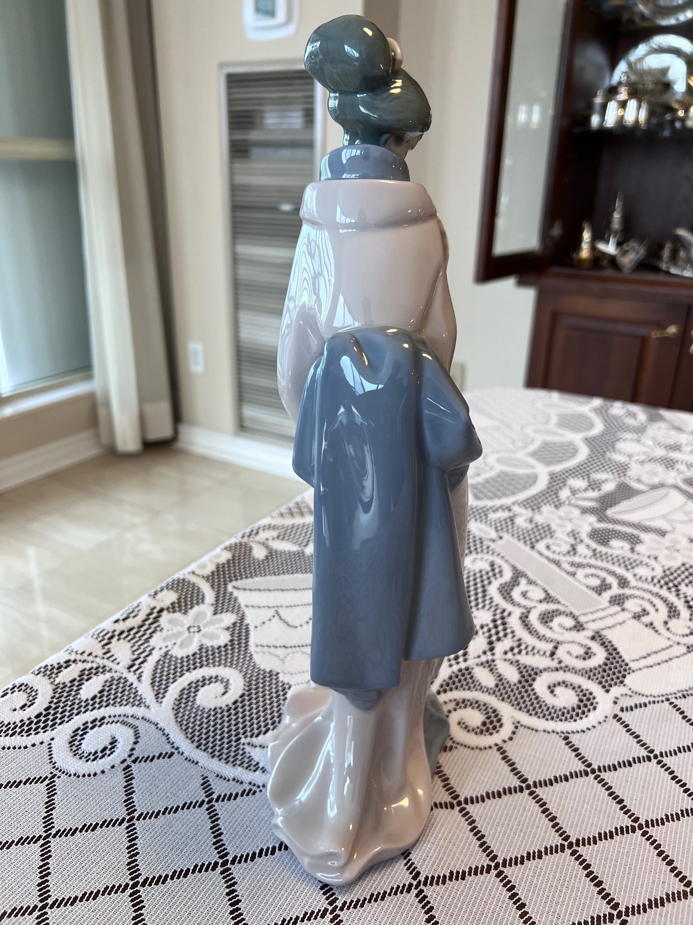 Lladro Prissy 5010 Figurine – Sell My Stuff Canada - Canada's Content and  Estate Sale Specialists