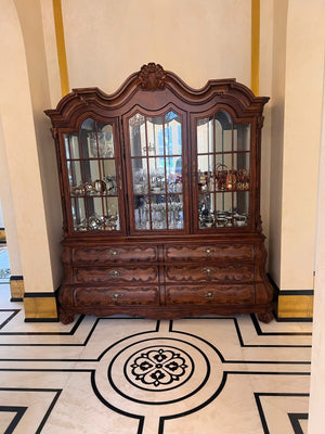 Ferguson Copeland Venetian Hutch/Display Cabinet in Antique Cherry