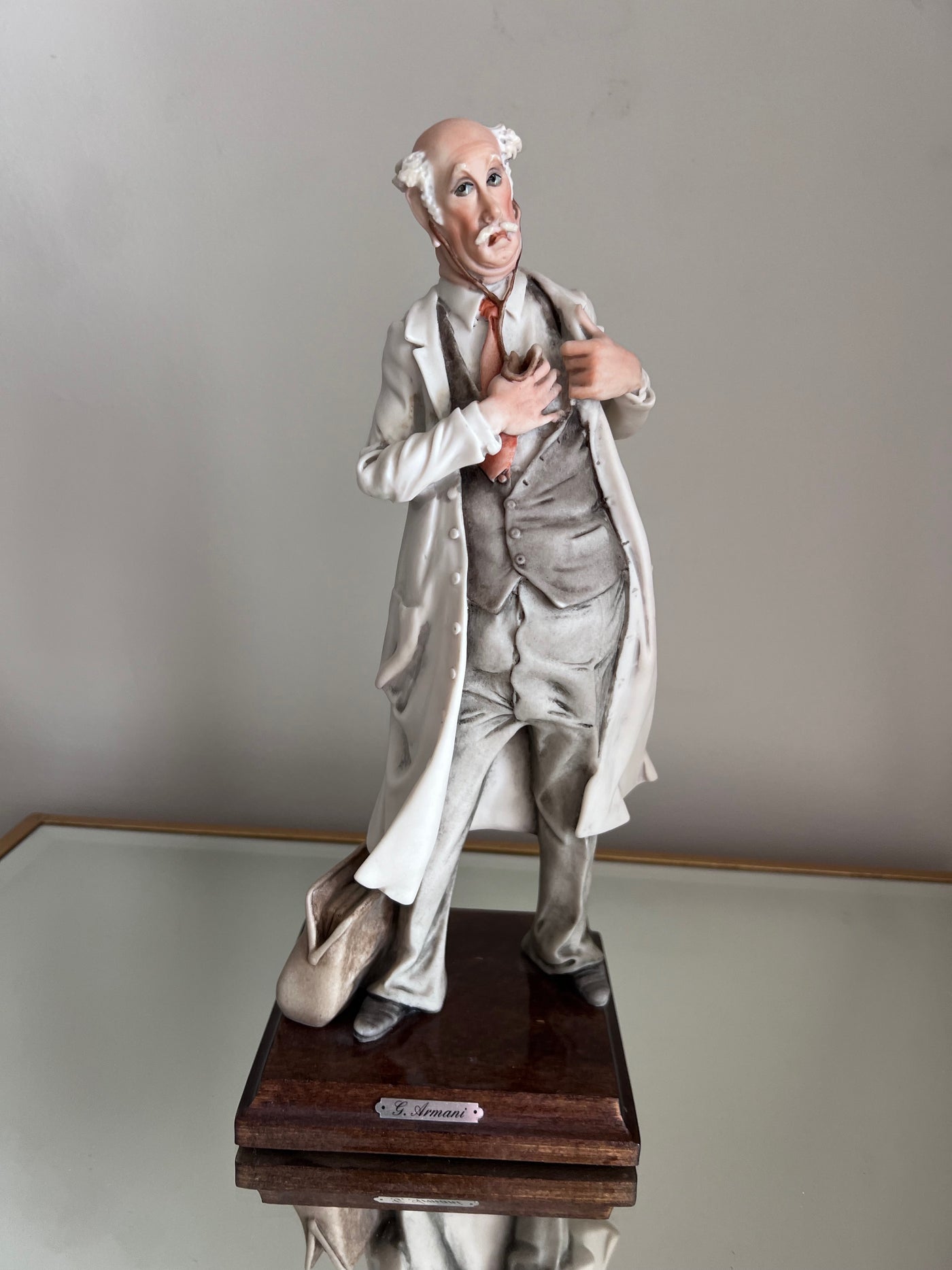 Giuseppe Armani Doctor Figurine – Sell My Stuff Canada - Canada's Content  and Estate Sale Specialists