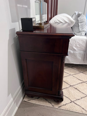 Pair of Thomasville Fredericksburg Chests/Side Tables