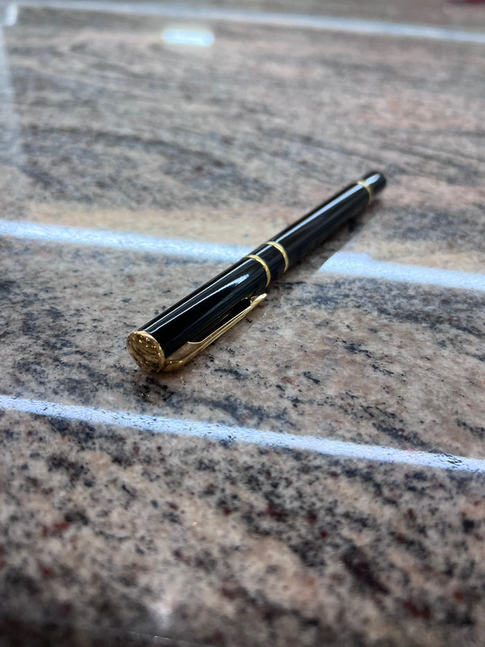 Waterman BLACK FOUNTAIN PEN, Gold Nib