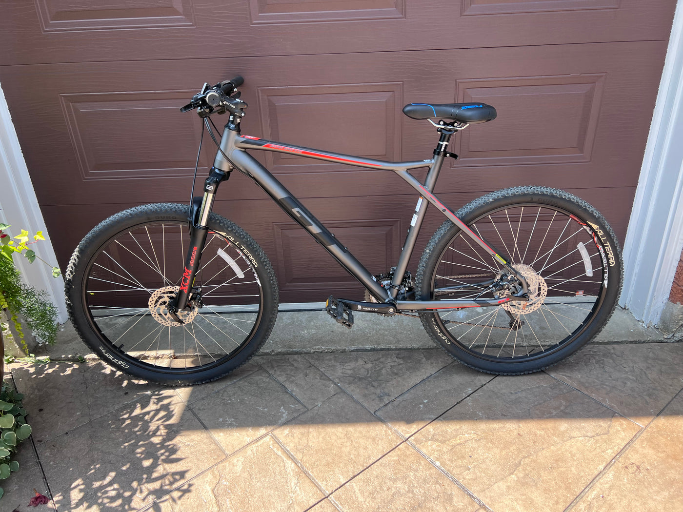 GT Avalanche Comp Gun black mountain bike XL retail 799 Sell My Stuff Canada Canada s Content and Estate Sale Specialists