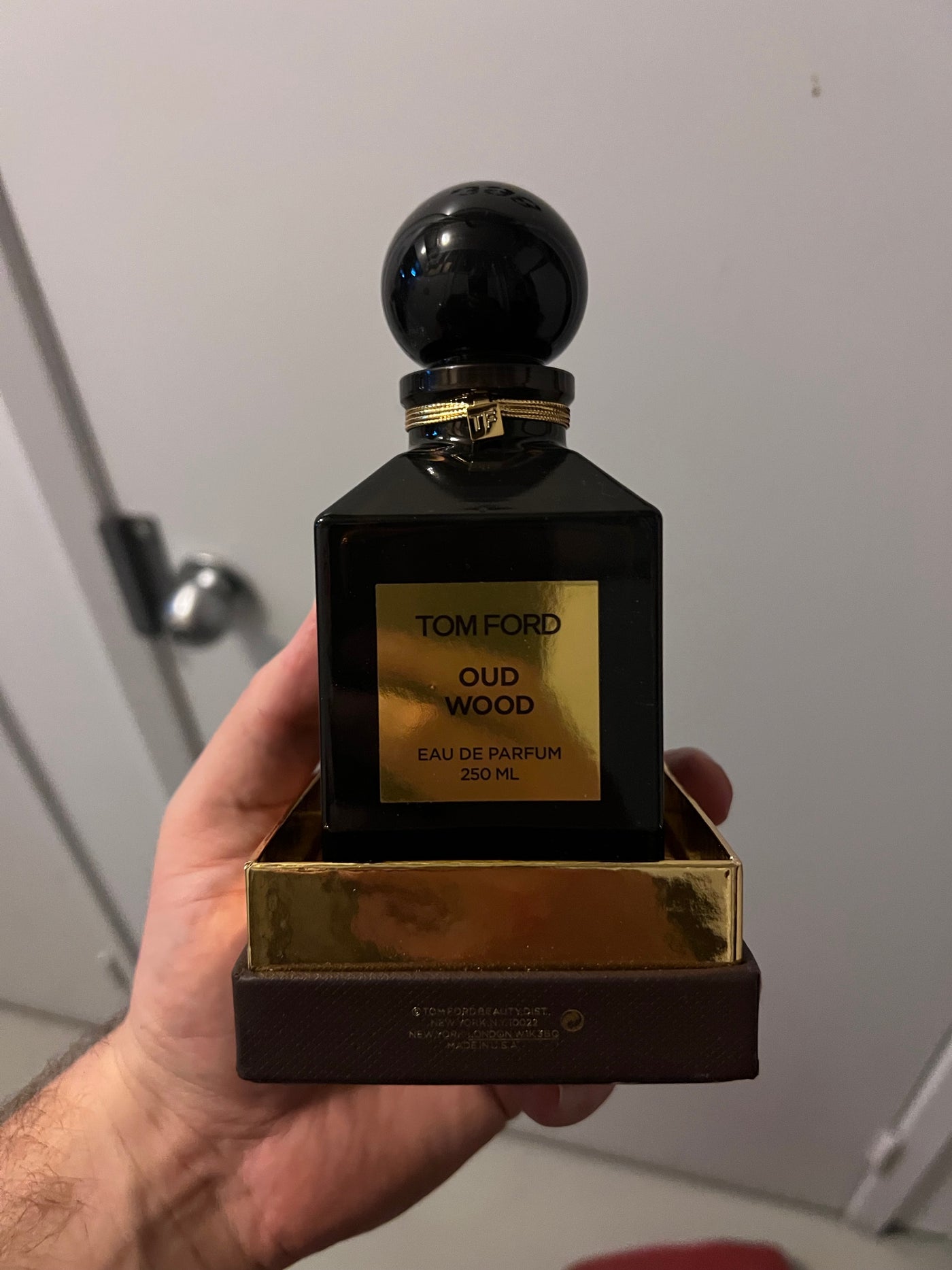 Tom ford 250ml online bottle