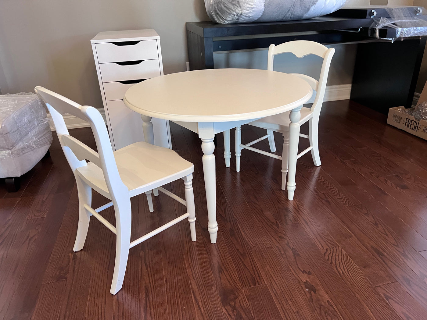 Pottery barn kids table chairs hot sale