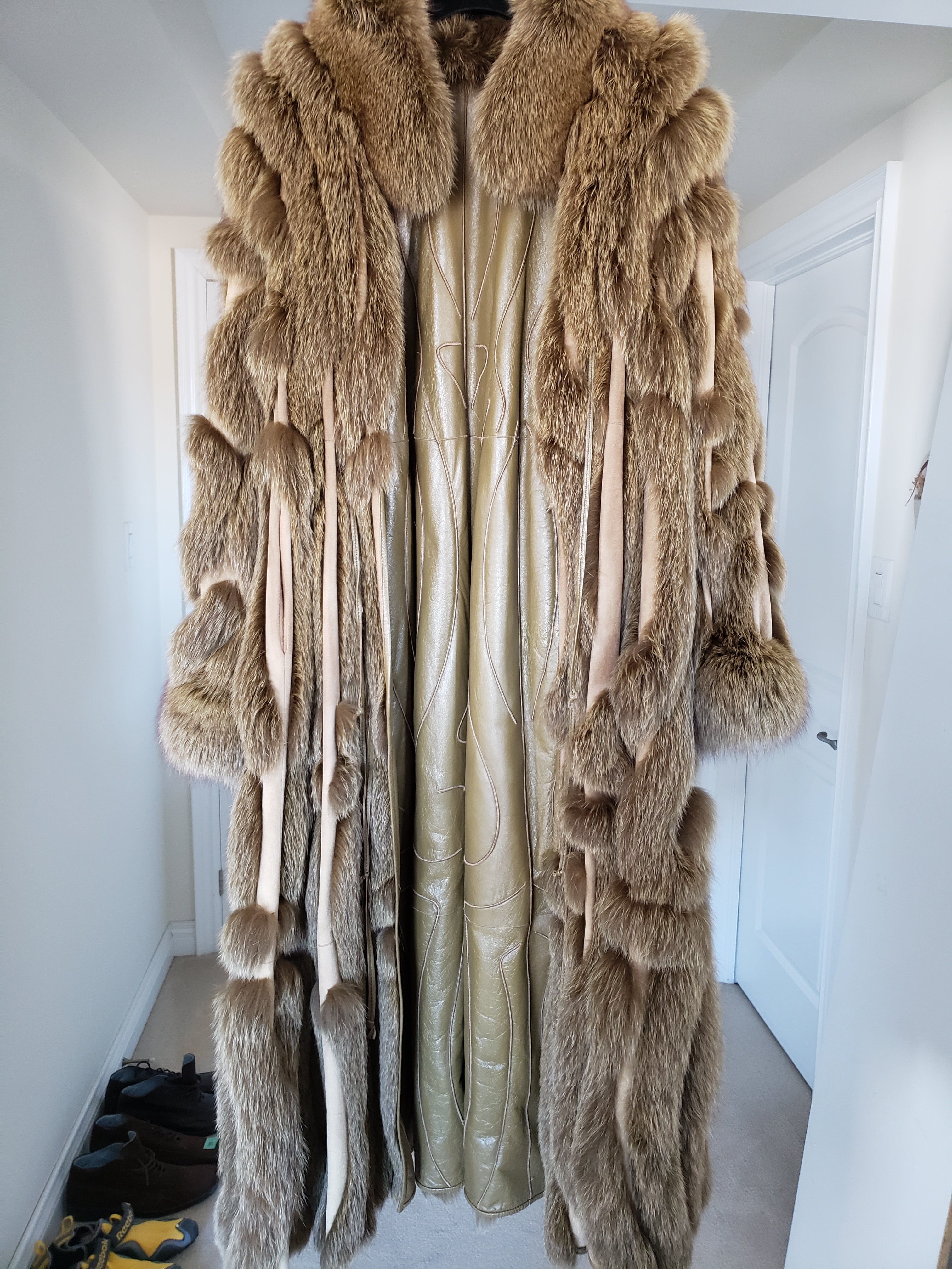 Women's Grunstein Couture Fur Coat – Sell My Stuff Canada