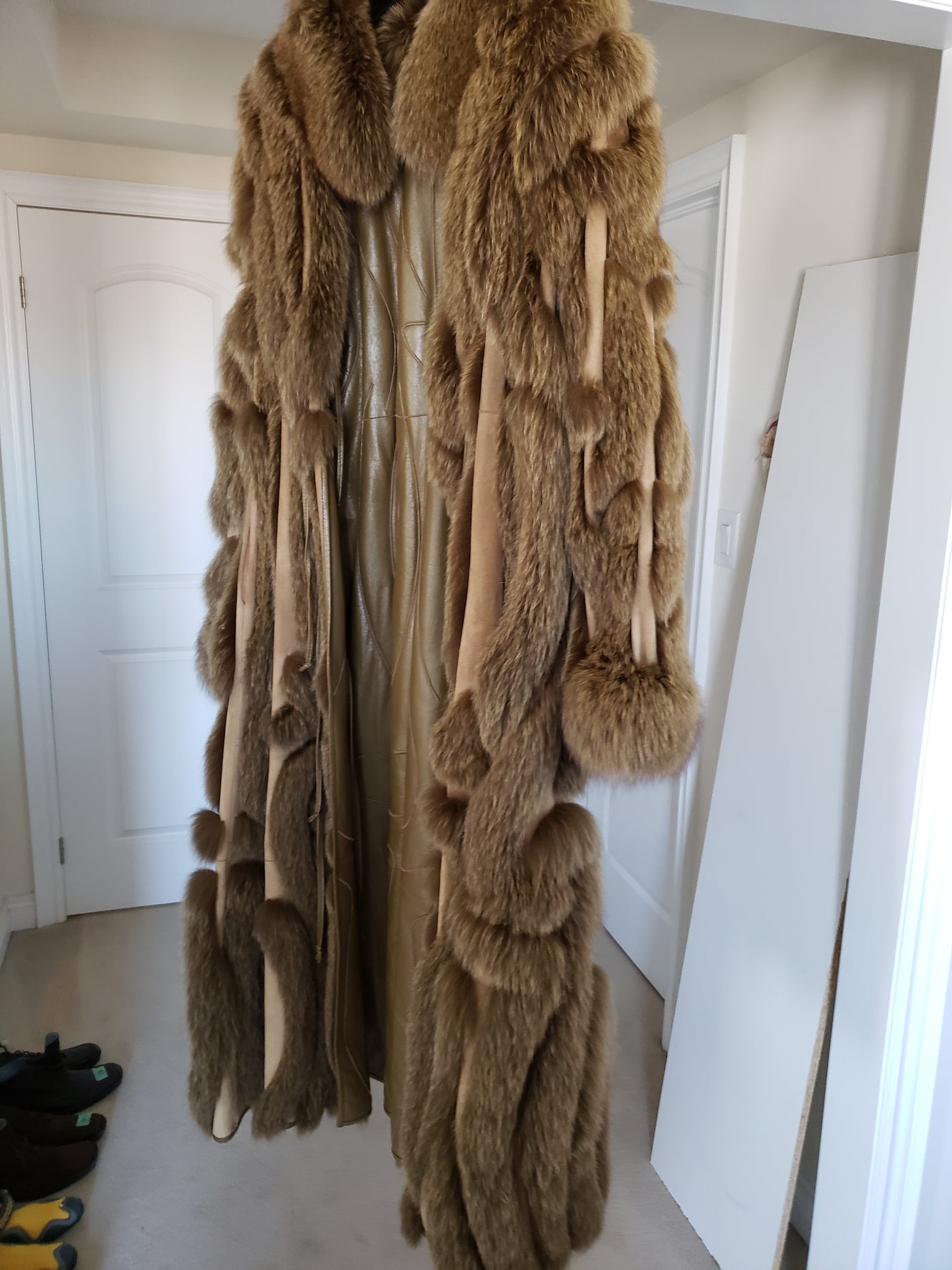 Women's Grunstein Couture Fur Coat – Sell My Stuff Canada