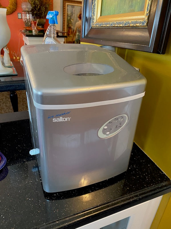 Salton Ice Maker