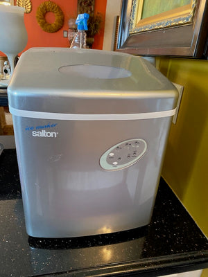 Salton Ice Maker