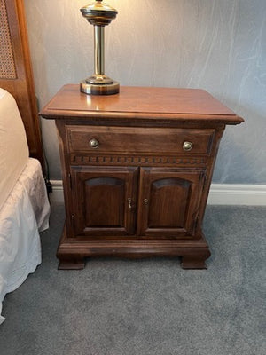 Pair of Vintage Ethan Allen 'Classic Manor' Nightstands