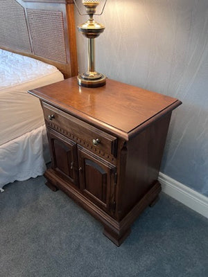 Pair of Vintage Ethan Allen 'Classic Manor' Nightstands