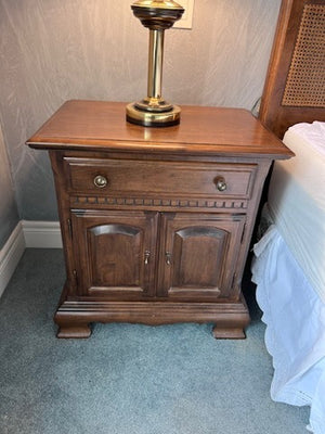 Pair of Vintage Ethan Allen 'Classic Manor' Nightstands