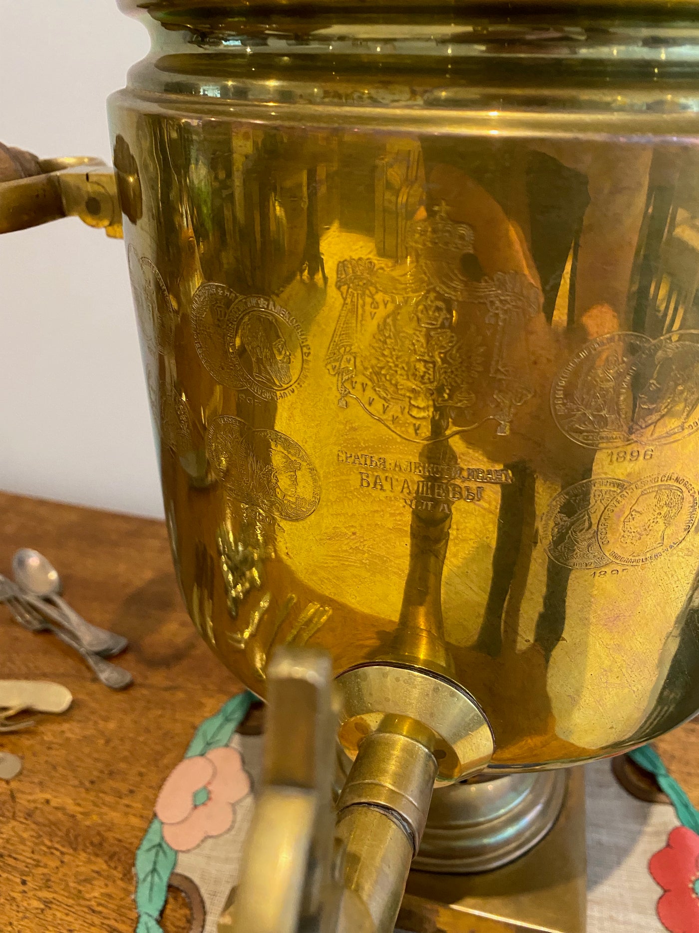Antique Melon Shape Golden Shiny Brass Russian Samovar/Hot Urn for