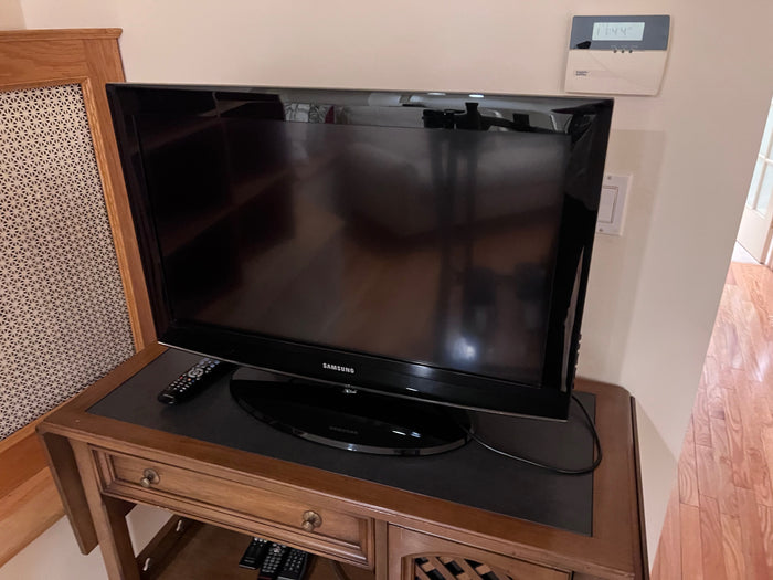 Samsung 32" LCD TV