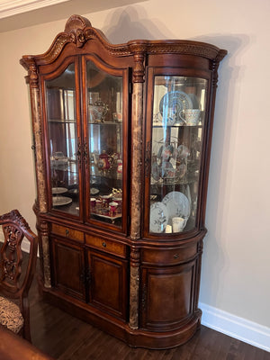 Beautiful Traditional Style Wood China Cabinet/Hutch