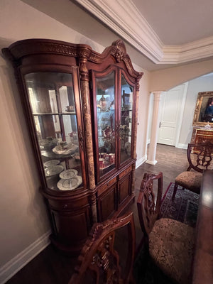 Beautiful Traditional Style Wood China Cabinet/Hutch