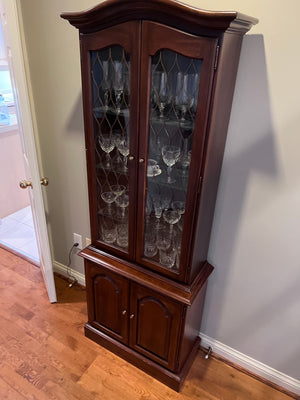 Ethan Allen Georgian Court Curio Cabinet, w/Interior Light