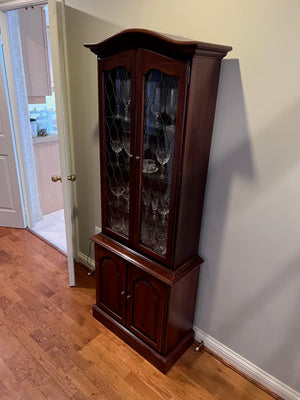 Ethan Allen Georgian Court Curio Cabinet, w/Interior Light