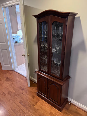 Ethan Allen Georgian Court Curio Cabinet, w/Interior Light