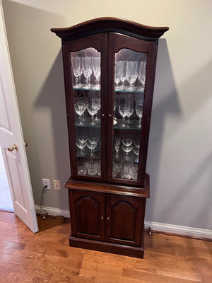 Ethan Allen Georgian Court Curio Cabinet, w/Interior Light