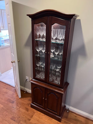 Ethan Allen Georgian Court Curio Cabinet, w/Interior Light