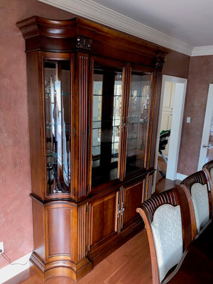 "Stanley Furniture" Hutch/China Cabinet