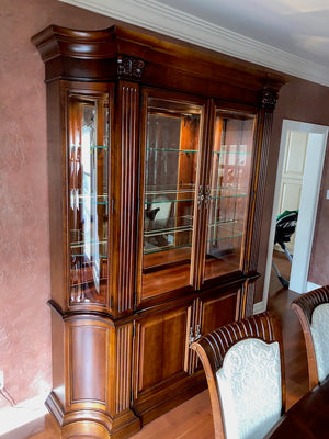 "Stanley Furniture" Hutch/China Cabinet