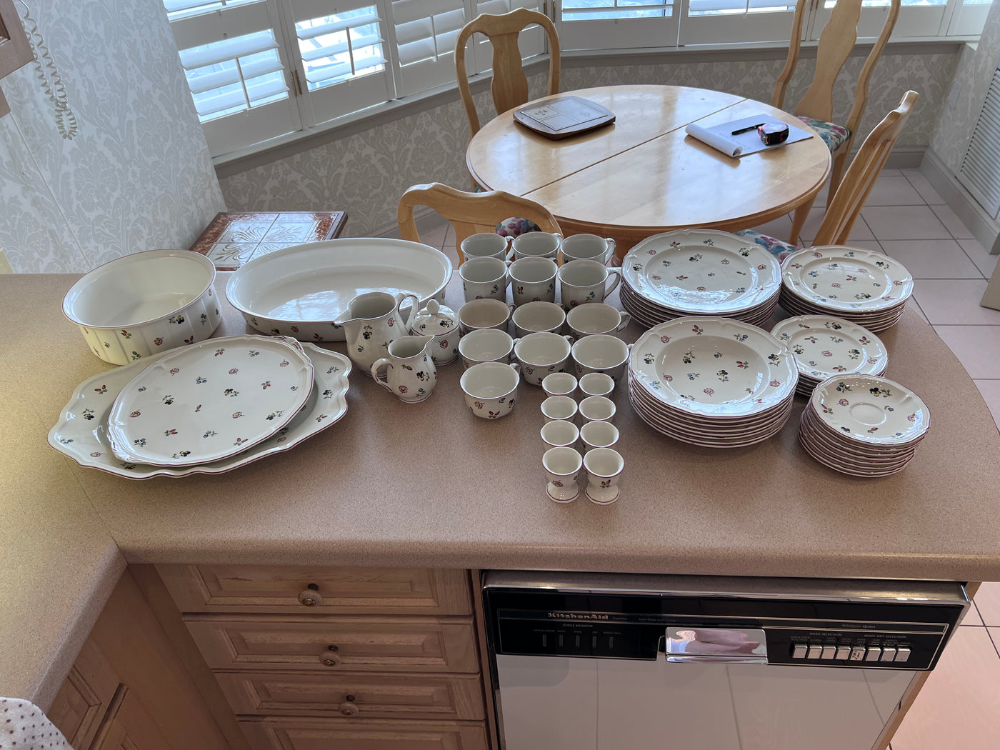 Villeroy & Boch Petite Fleur Dinnerware Set- Service for 6 – Sell My Stuff  Canada - Canada's Content and Estate Sale Specialists