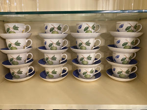 16 Wedgwood "Sarah's Garden" Tea Cups & Saucers