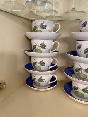 16 Wedgwood "Sarah's Garden" Tea Cups & Saucers