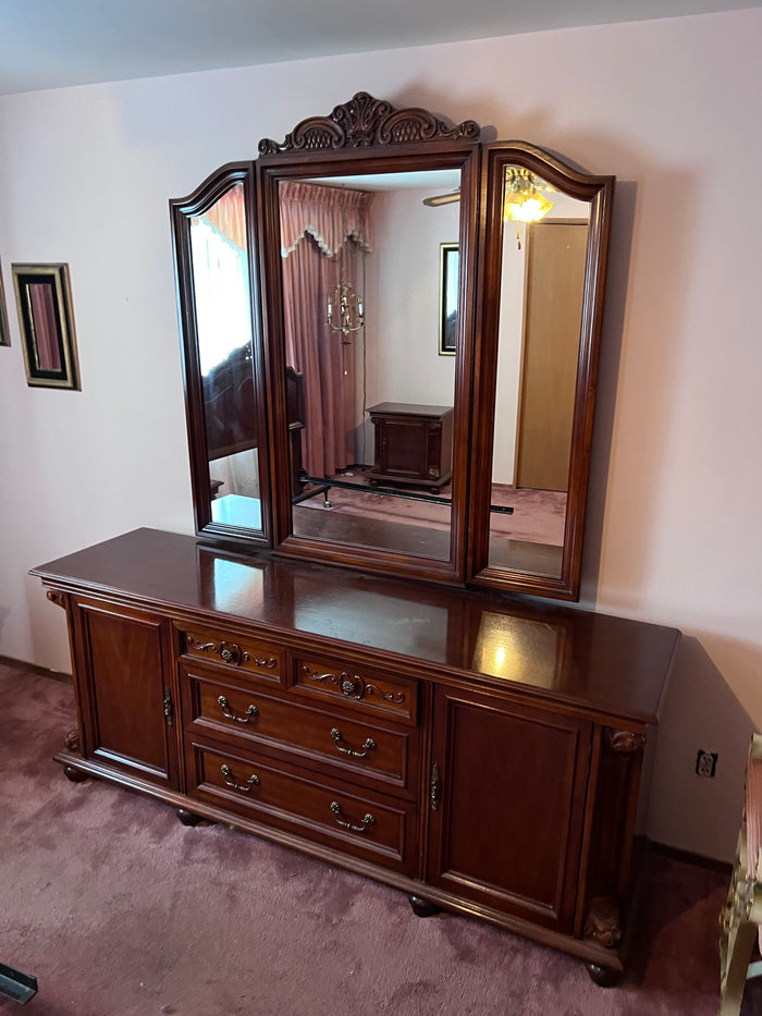 Vintage Mahogany Dresser w/Mirror