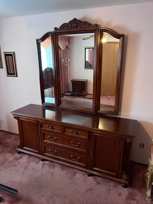 Vintage Mahogany Dresser w/Mirror