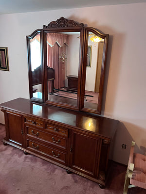 Vintage Mahogany Dresser w/Mirror