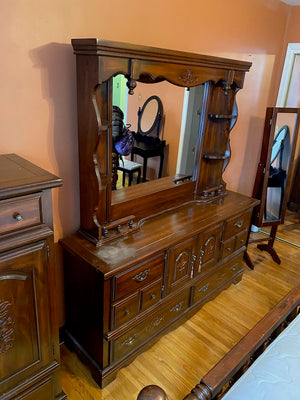 "Palliser" Dresser + Mirror (*condition)