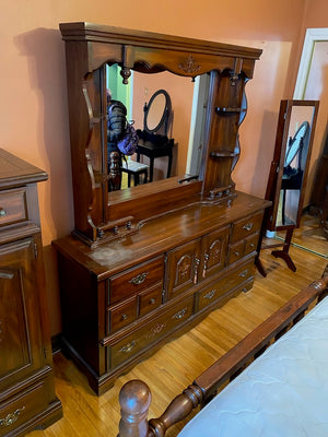 "Palliser" Dresser + Mirror (*condition)