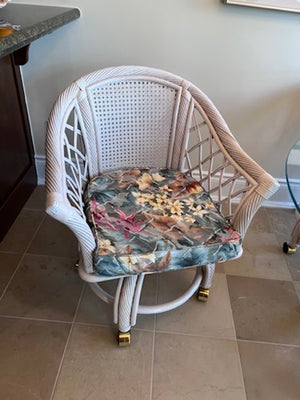 Round Glass Top Kitchen Table with White Rattan Base + 4 Chairs