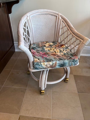 Round Glass Top Kitchen Table with White Rattan Base + 4 Chairs