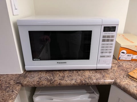 Panasonic 1.2 cu.ft. White Mid-Size Inverter Microwave Oven