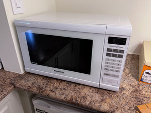 Panasonic 1.2 cu.ft. White Mid-Size Inverter Microwave Oven