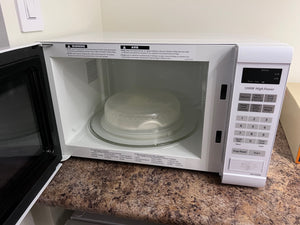 Panasonic 1.2 cu.ft. White Mid-Size Inverter Microwave Oven