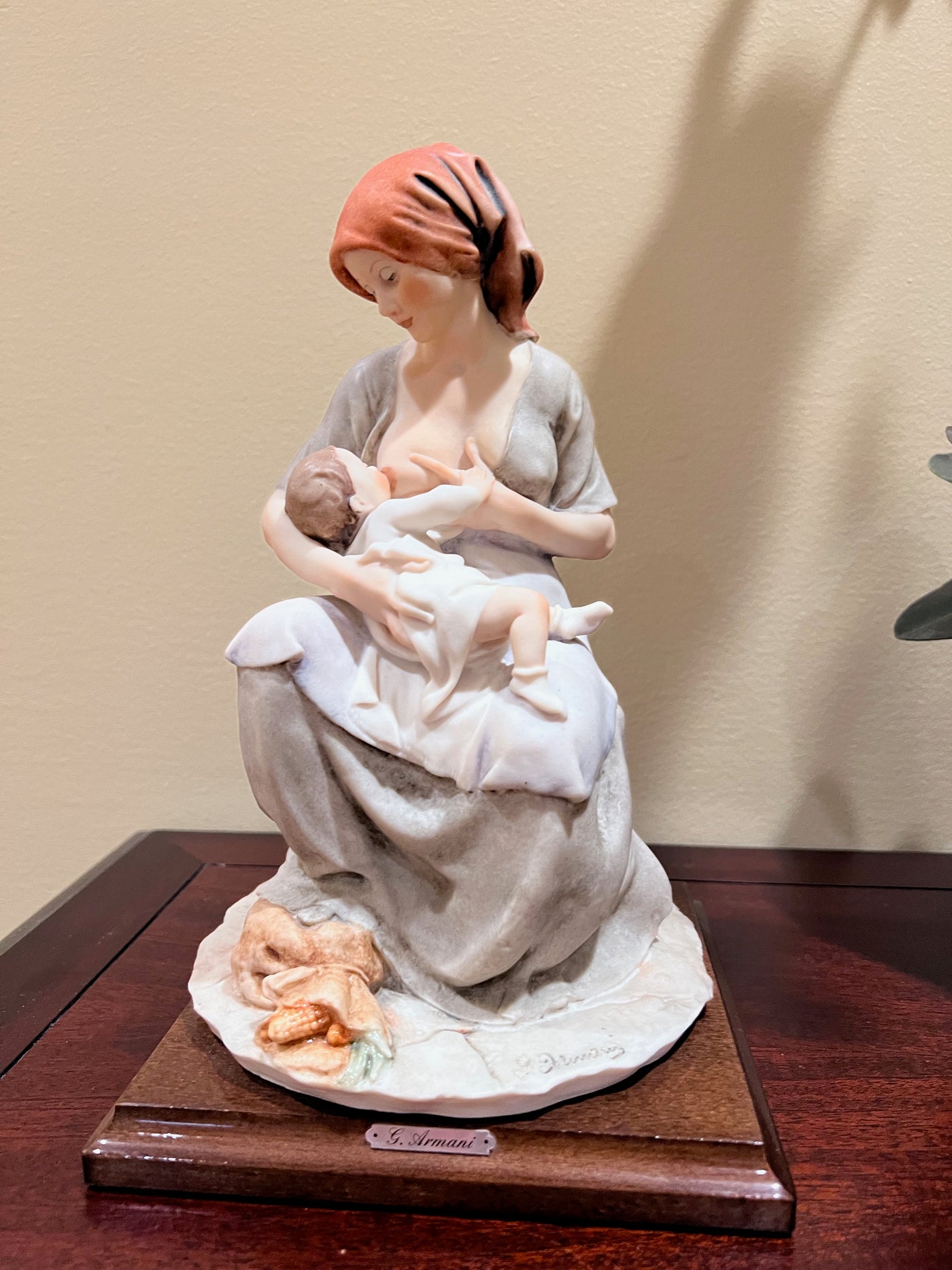 GIUSEPPE ARMANI- Capodimonte Figurine Maternity Mother & Child Breas –  Sell My Stuff Canada - Canada's Content and Estate Sale Specialists