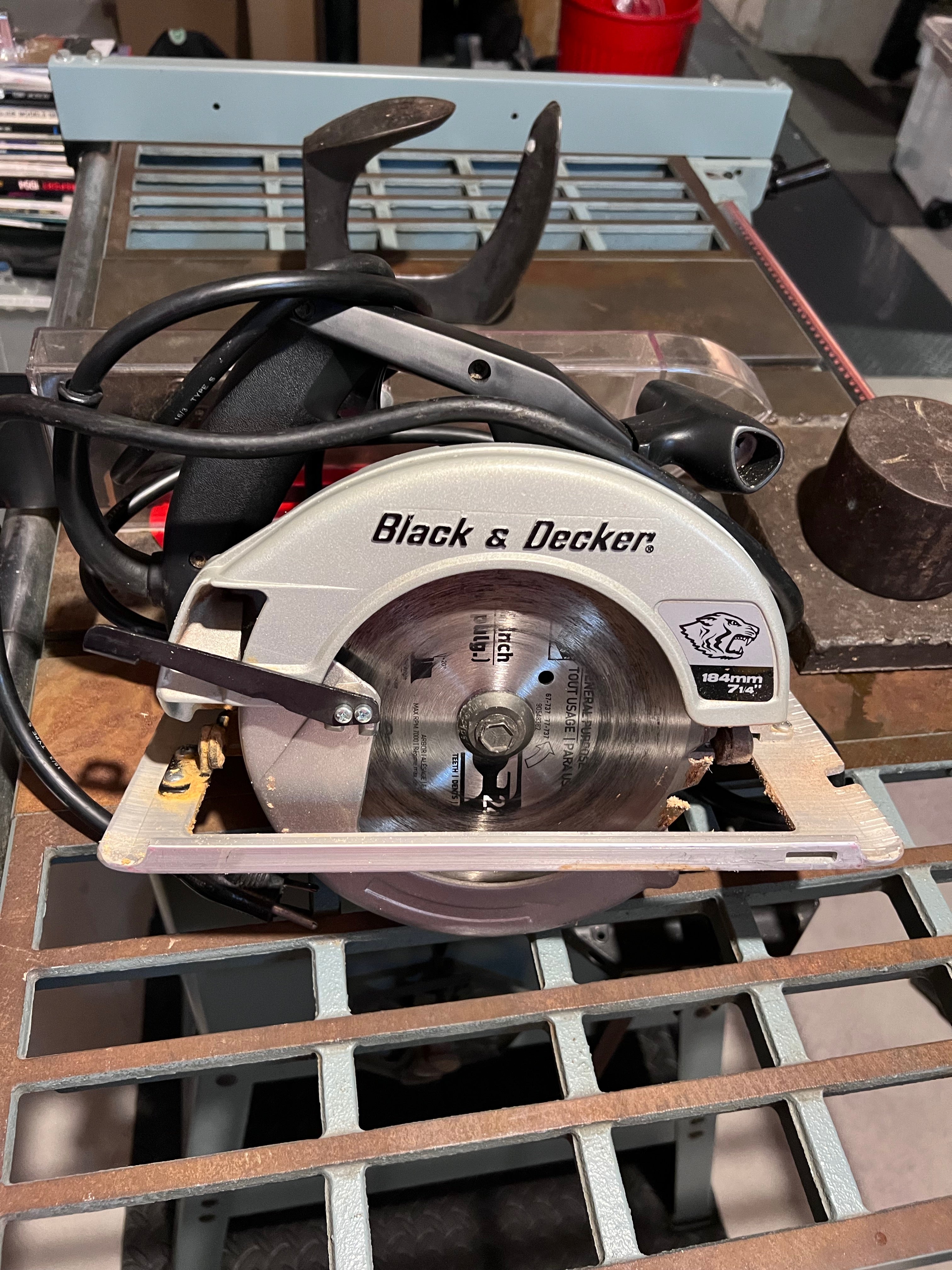 BLACK & DECKER PROFESSIONAL SAWCAT 3030 13 AMP 7 1/4 CIRCULAR SAW