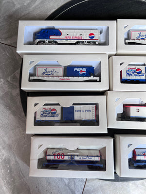 Model Power HO Scale Pepsi 8 Piece Train Set