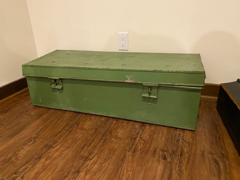 Vintage Military STORAGE TRUNK Drab Green Flat Top Foot Locker 