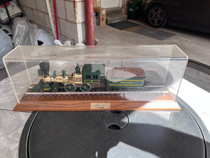 Lionel GOLDEN ARROW 6-8104 UNION PACIFIC 4-4-0 STEAM LOCOMOTIVE, w/Display Case